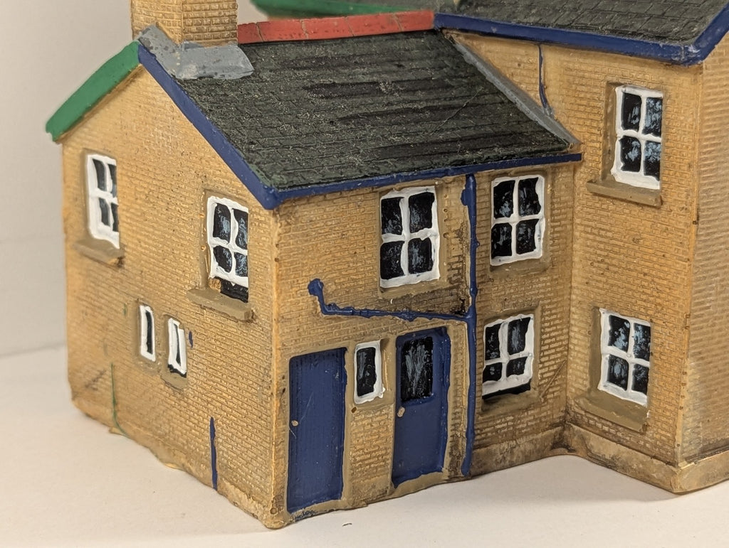 Hornby OO Gauge Skaledale Terraced House Backs Model Railway Building R8642