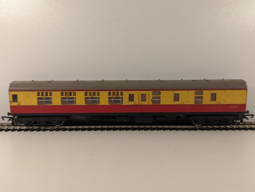 Tri-ang Hornby R627 OO Gauge BR Brake 2nd Coach 34100
