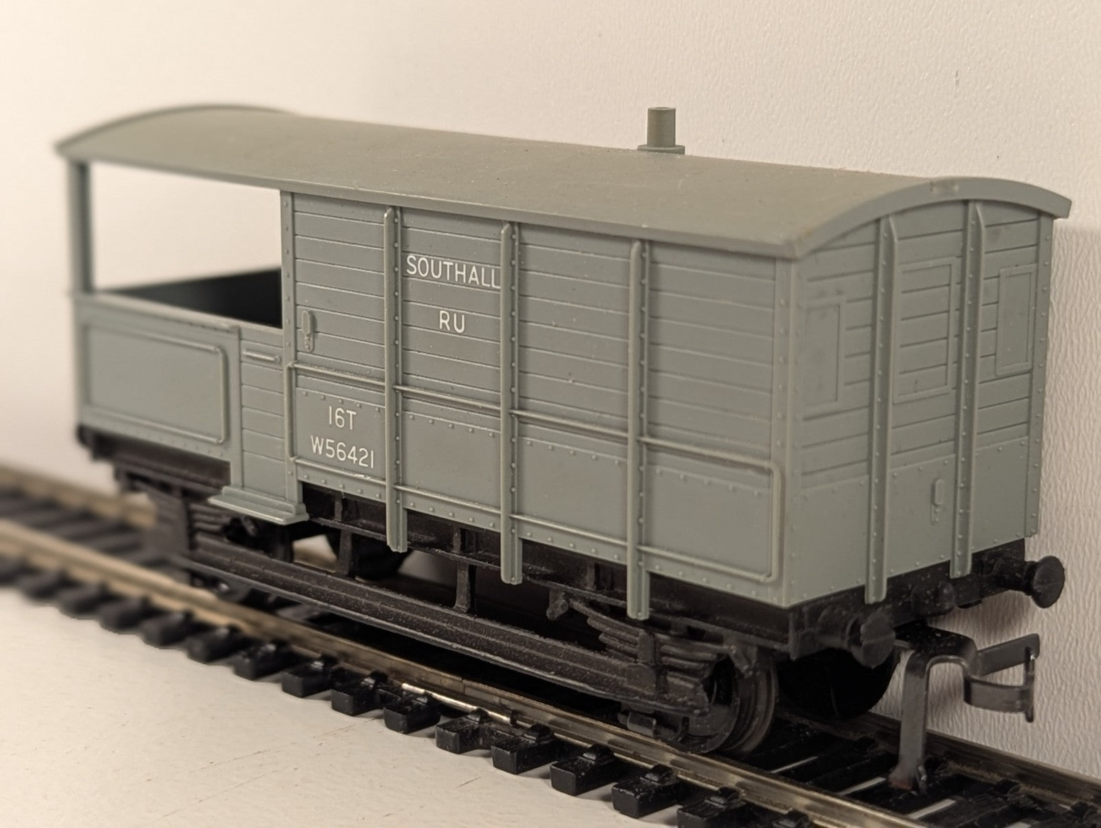 Hornby-Dublo 32048 OO Gauge Western Region Goods Brake Van - Boxed