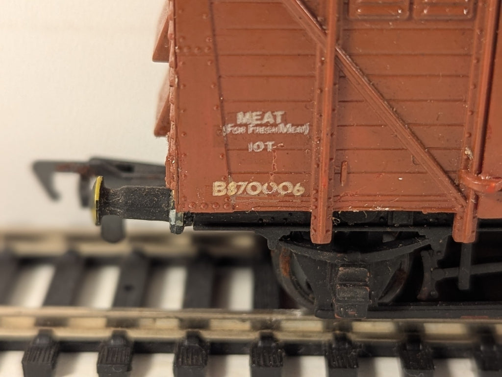 Airfix OO Gauge BR 10t Meat Van Goods Wagon B870006 BR Bauxite 5430