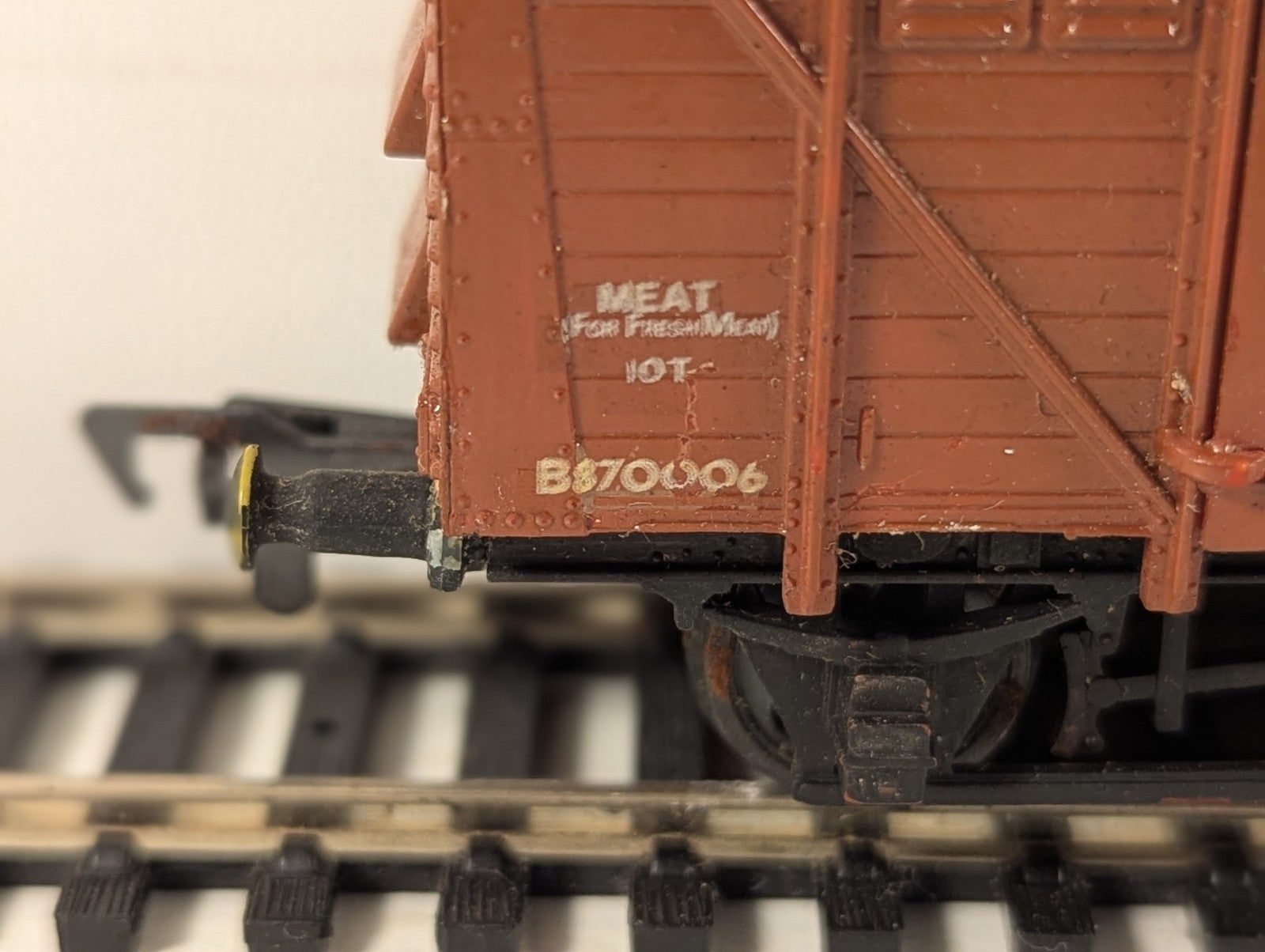 Airfix OO Gauge BR 10t Meat Van Goods Wagon B870006 BR Bauxite 5430