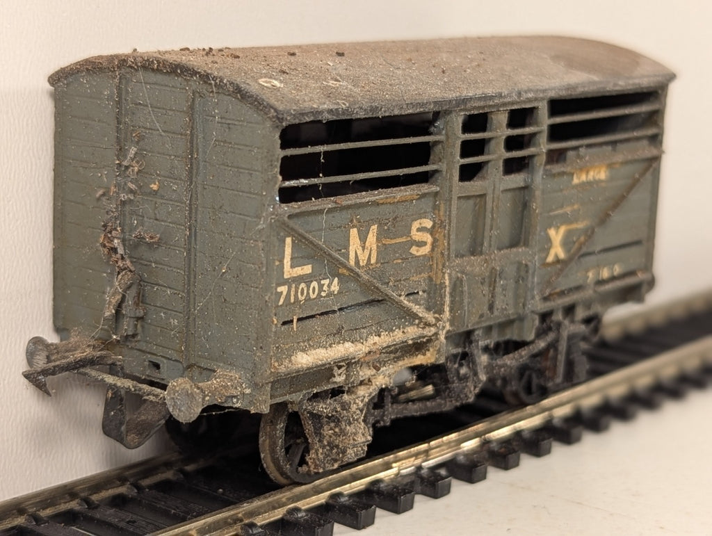 Kitbuilt OO Gauge LMS Cattle Wagon 710034 LMS Grey