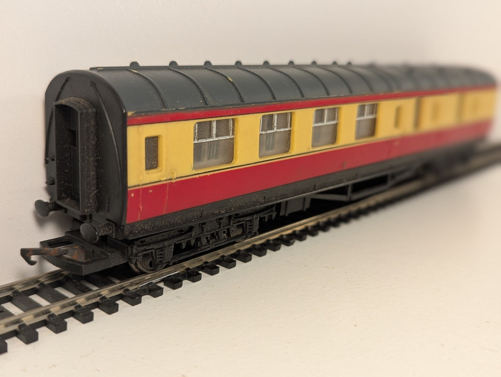 Hornby OO Gauge BR Stanier Brake Coach Red Cream