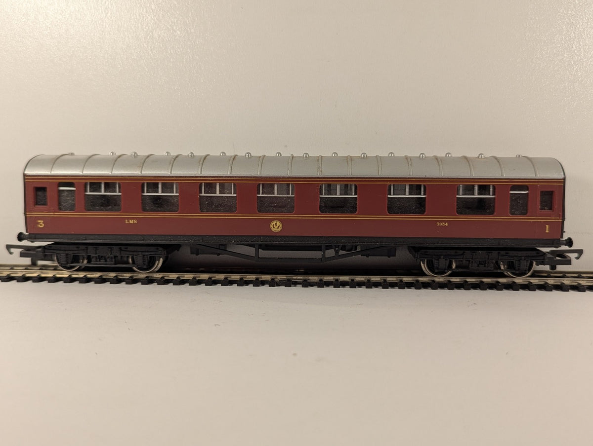 Hornby OO Gauge LMS 57' Composite Coach Passenger Coach 3934 LMS Maroon R.433