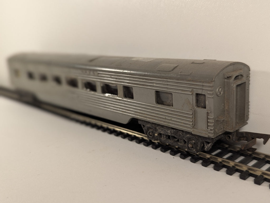 Tri-ang OO Gauge Transcontinental Passenger Coach Silver R.24/25