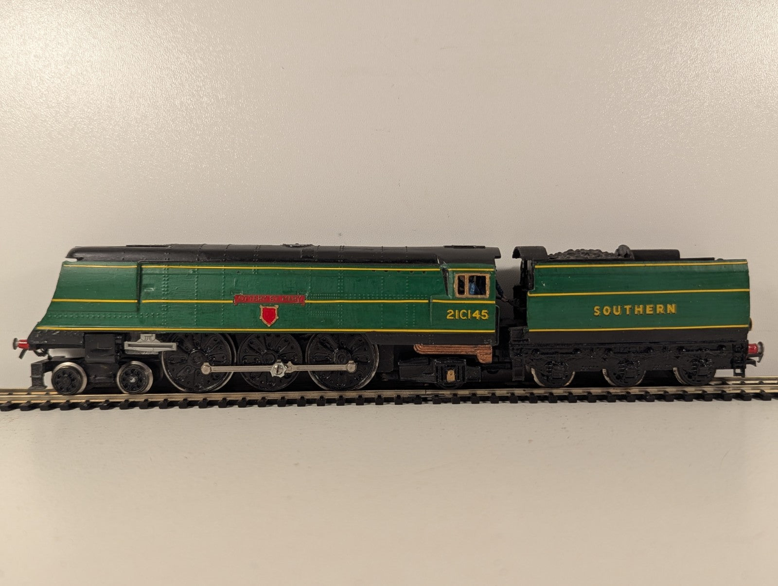 Wrenn OO Gauge Bulleid West Country Class 4-6-2 'Ottery St Mary'