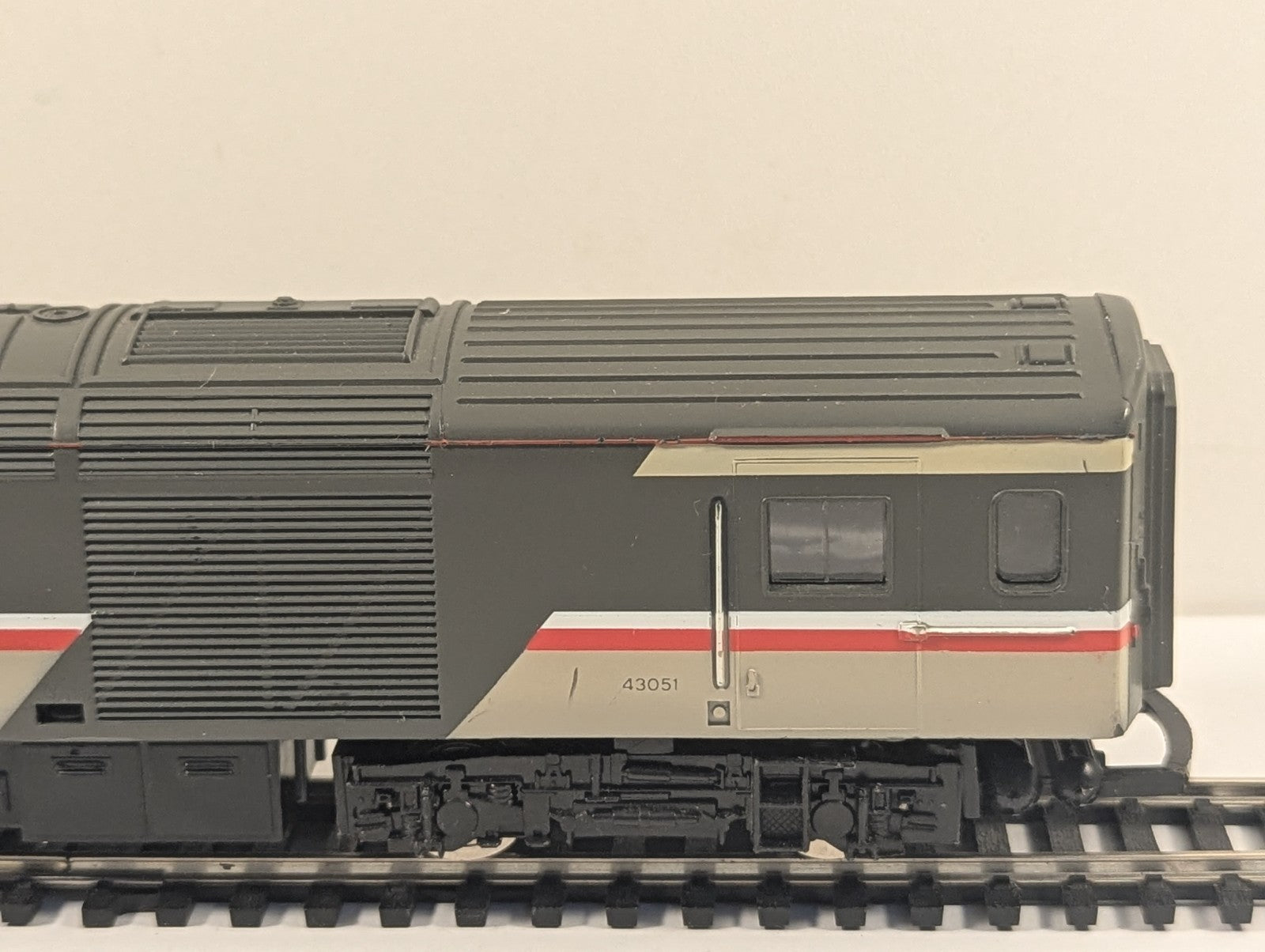 Hornby OO Gauge Class 43 HST InterCity "Swallow" Dummy Power Car