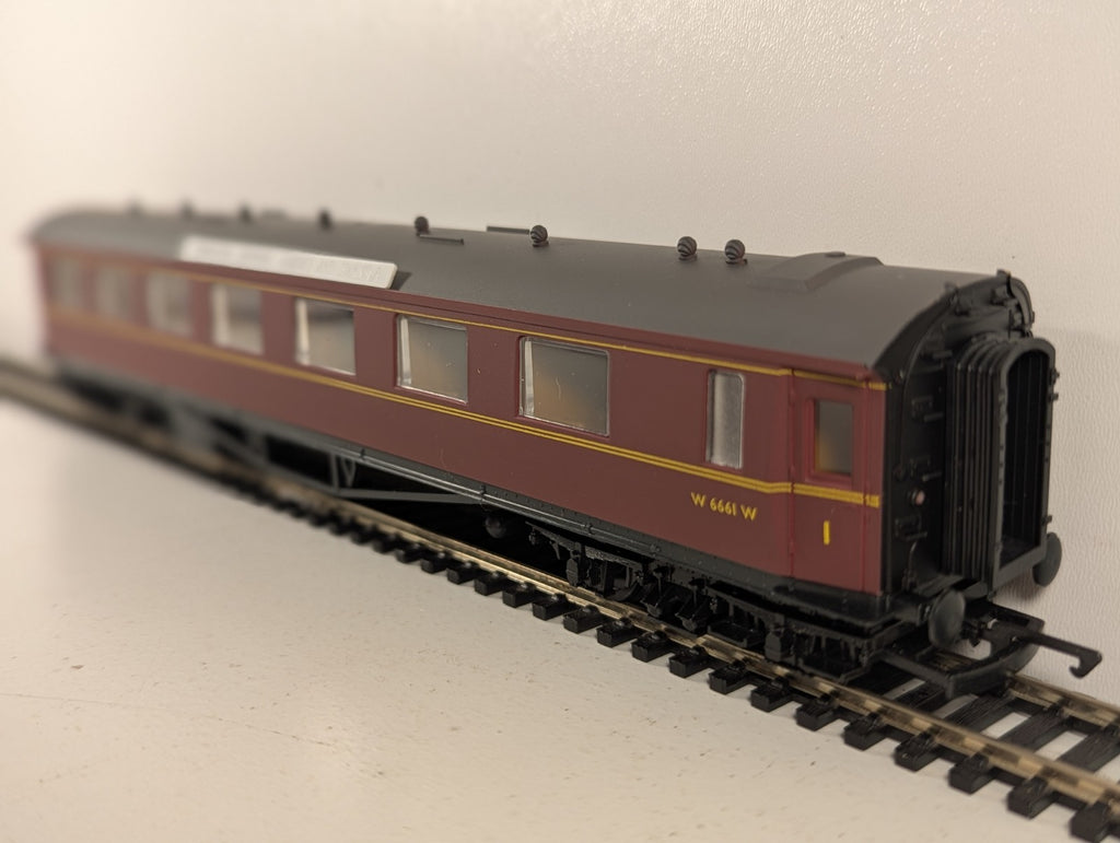 Airfix GMR OO Scale Hawksworth Corridor First Passenger Coach W 6661 W BR
