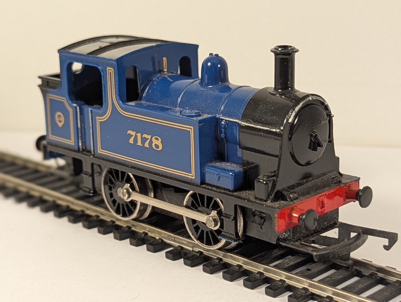 Hornby R255 OO Gauge Industrial Tank Locomotive No. 7178 0-4-0