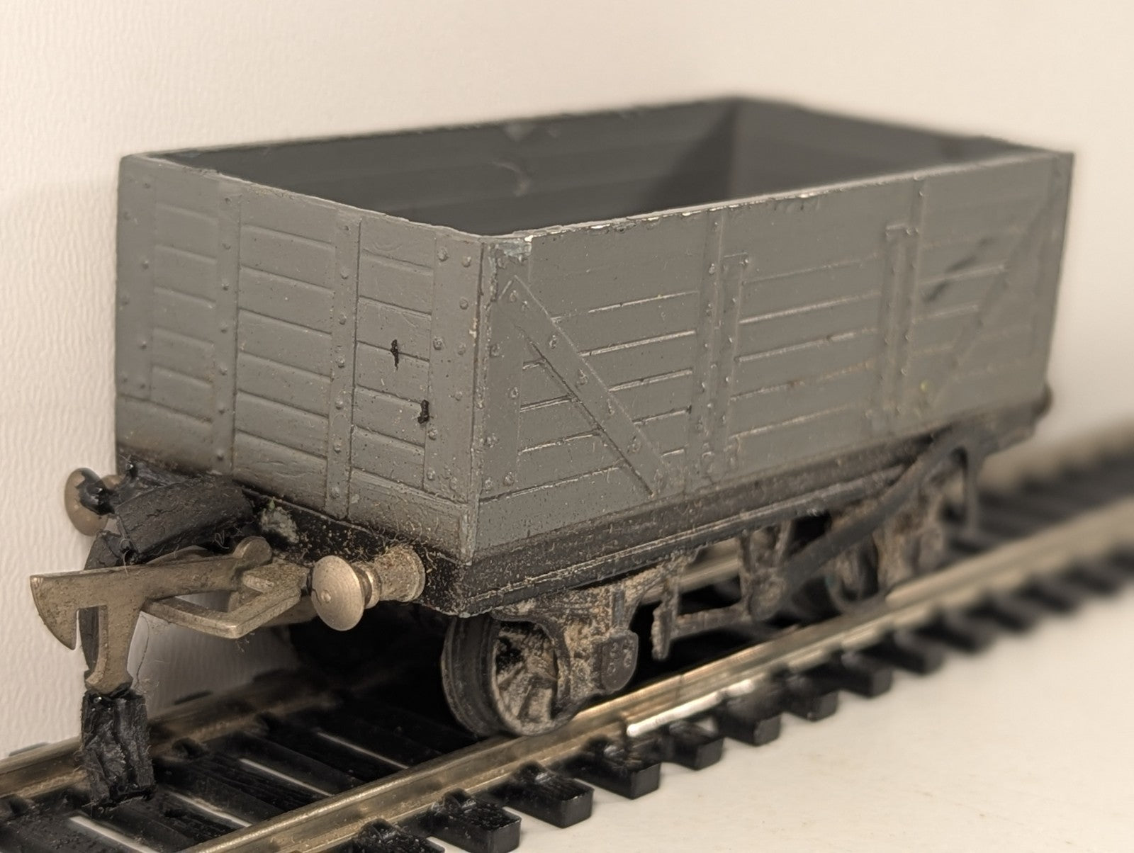 Graham Farish 5 Plank Wagon Grey