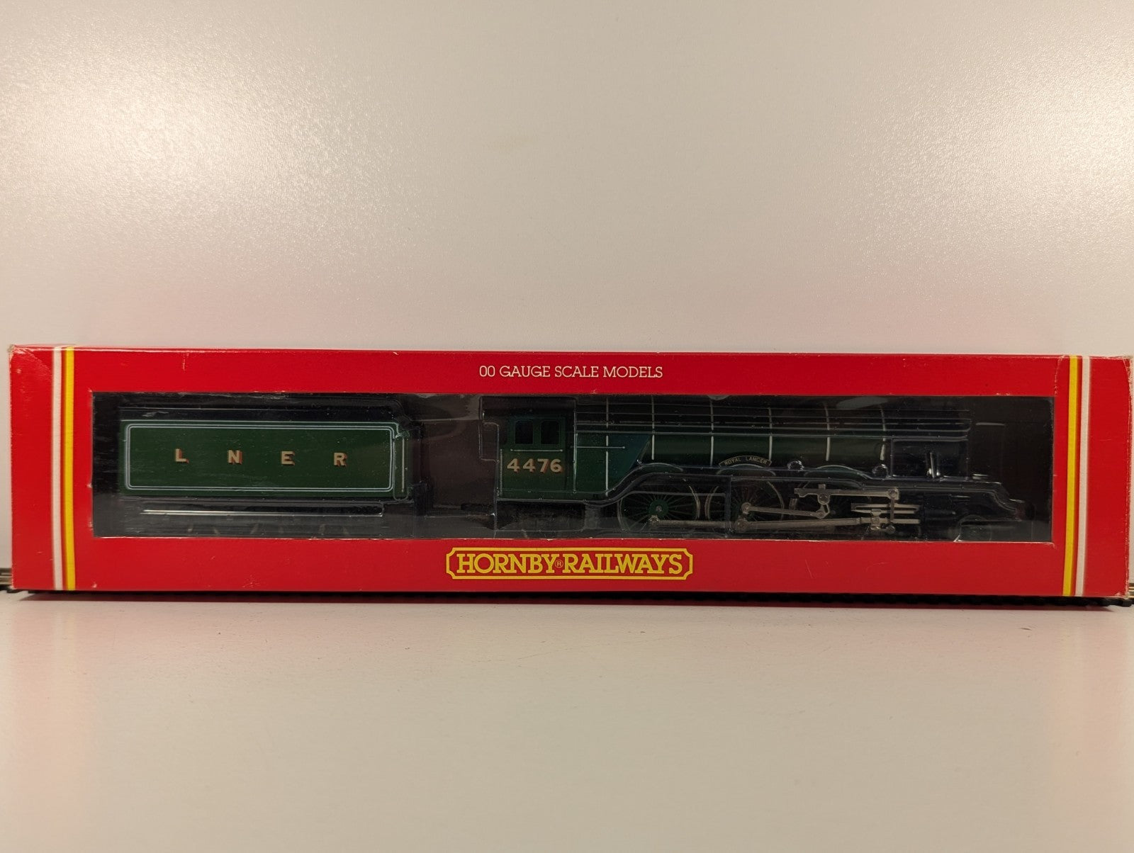 Hornby R042 LNER Class A1 4-6-2 “Royal Lancer” LNER Green