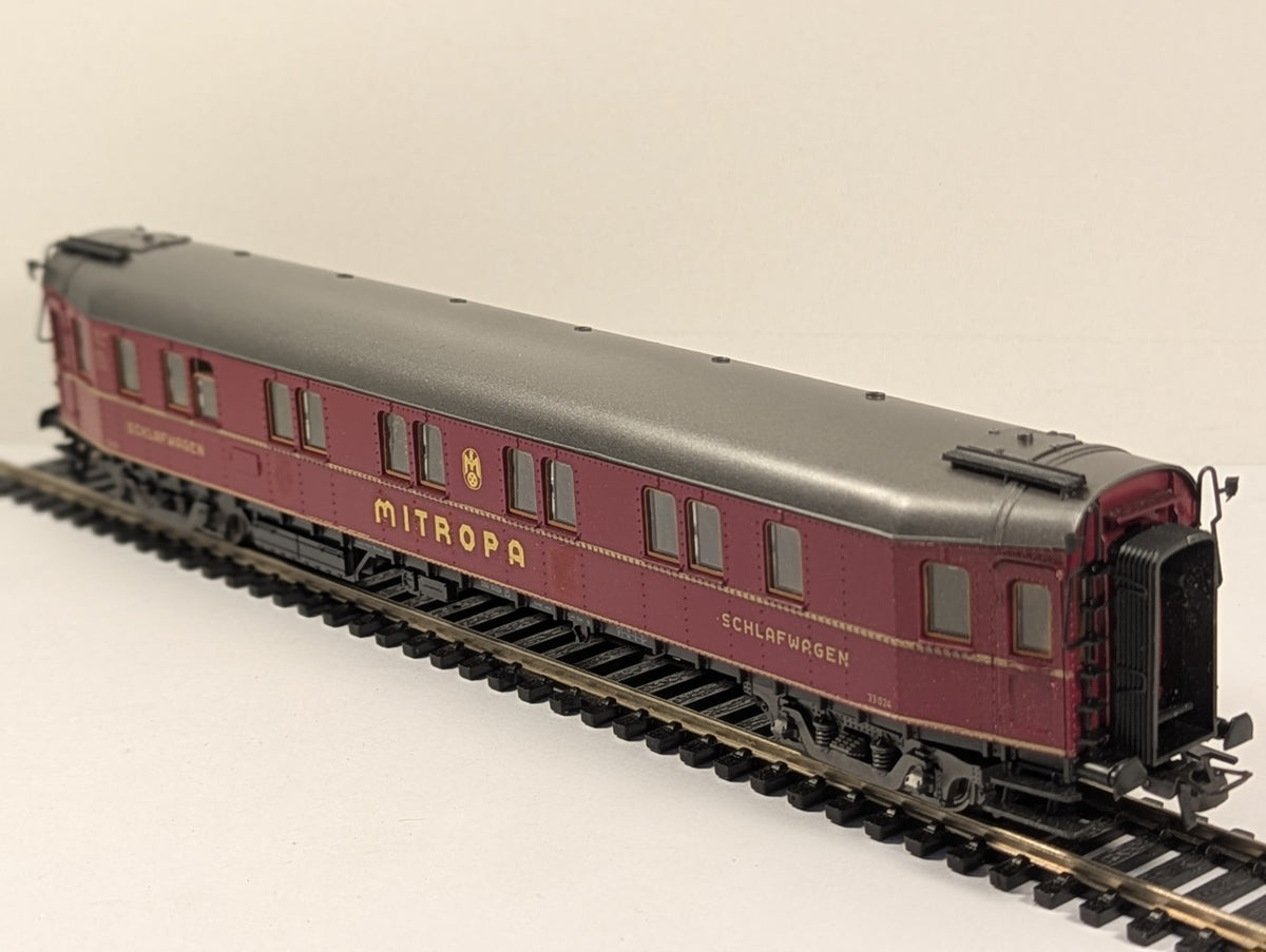 Roco 4292 HO Gauge International Red Express Coach