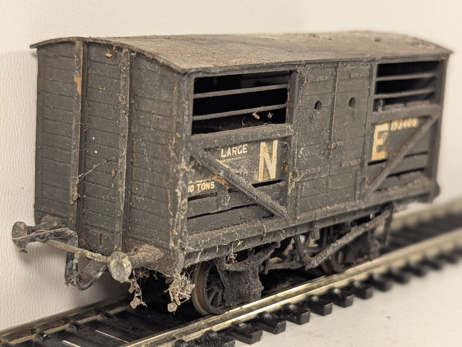 Kitbuilt OO Gauge North Eastern Railway NE Cattle Wagon - Grey