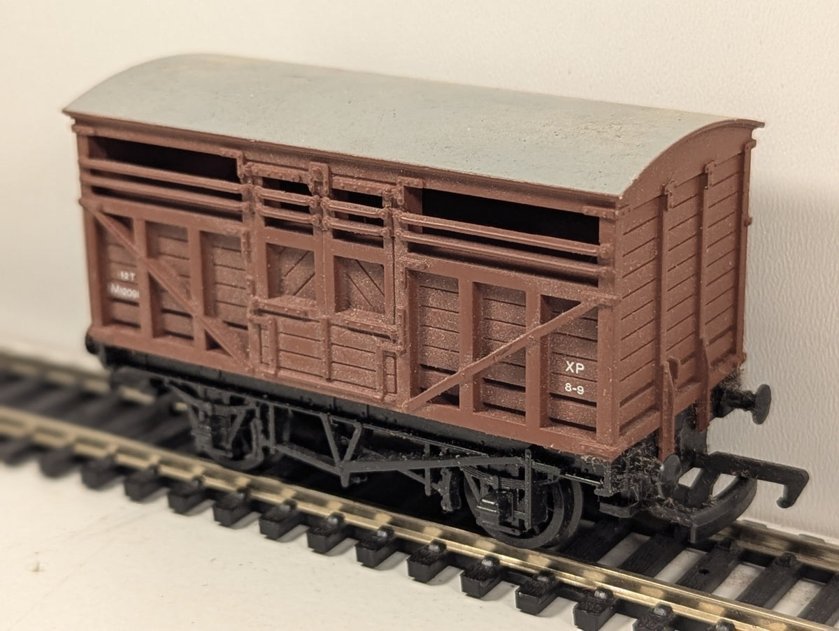 Mainline OO Gauge BR 12T Cattle Wagon