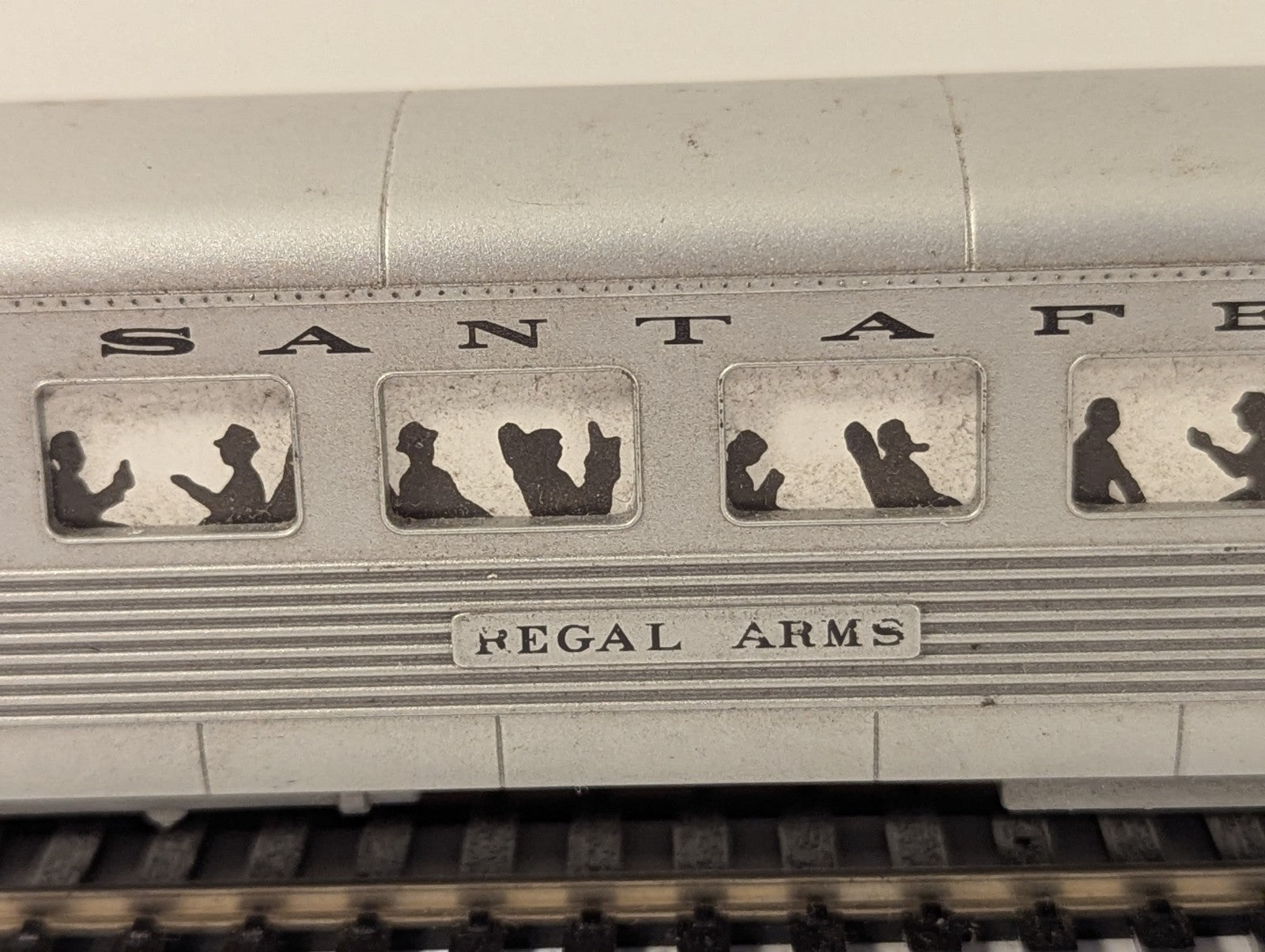 Life-Like HO Gauge Santa Fe Silver Streamlined Passenger Coach