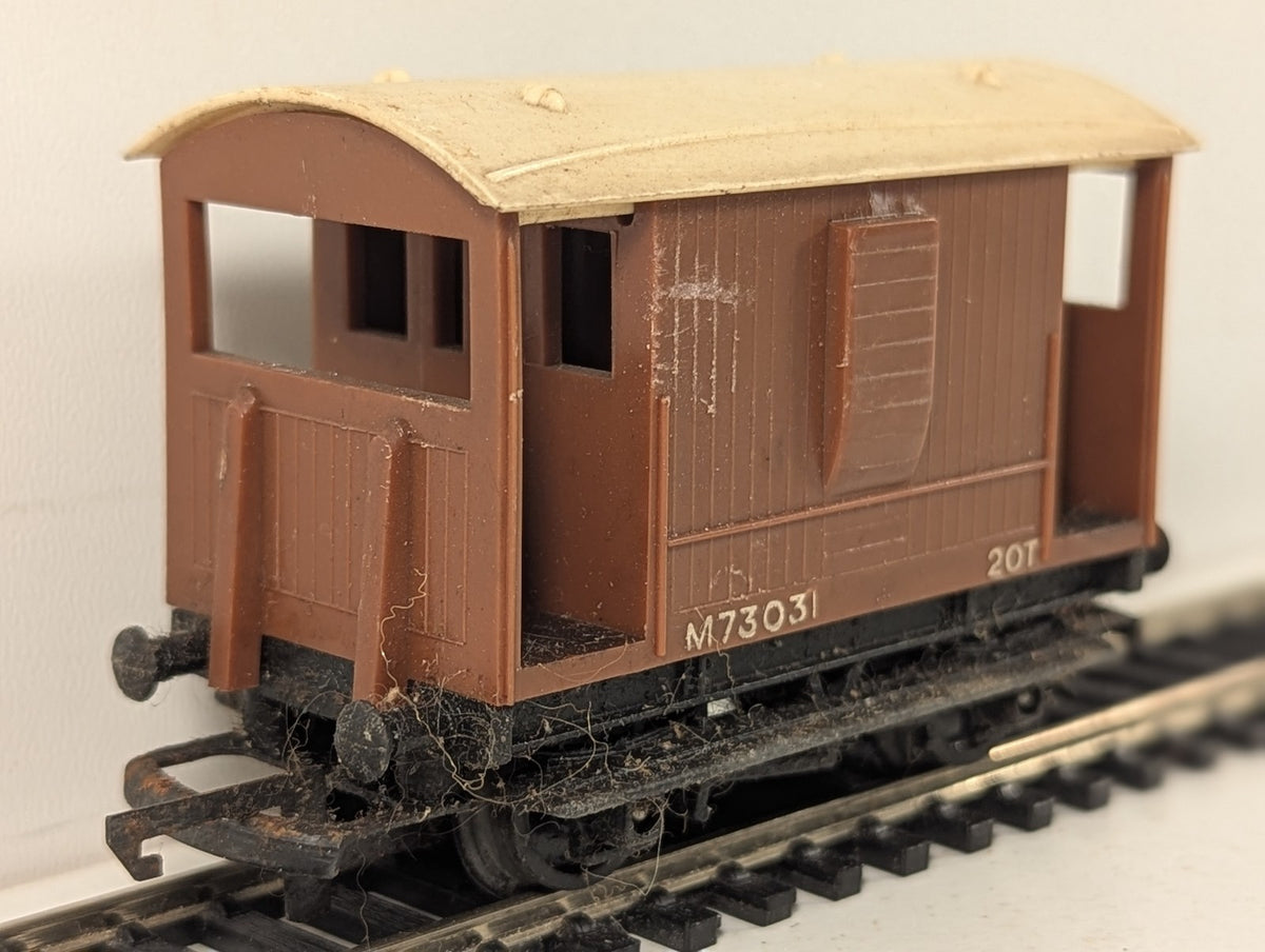 Tri-ang OO Gauge 20T Brake Van Goods Wagon M73031 BR Brown R16