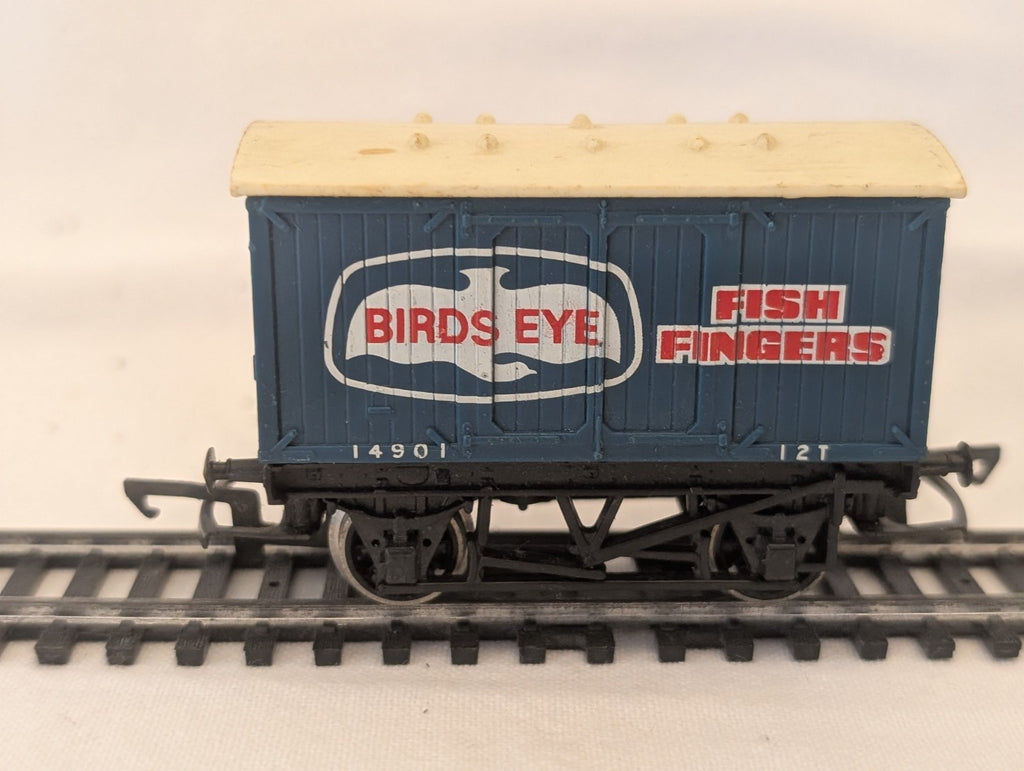 Hornby R105 OO Gauge Birds Eye Fish Fingers Van