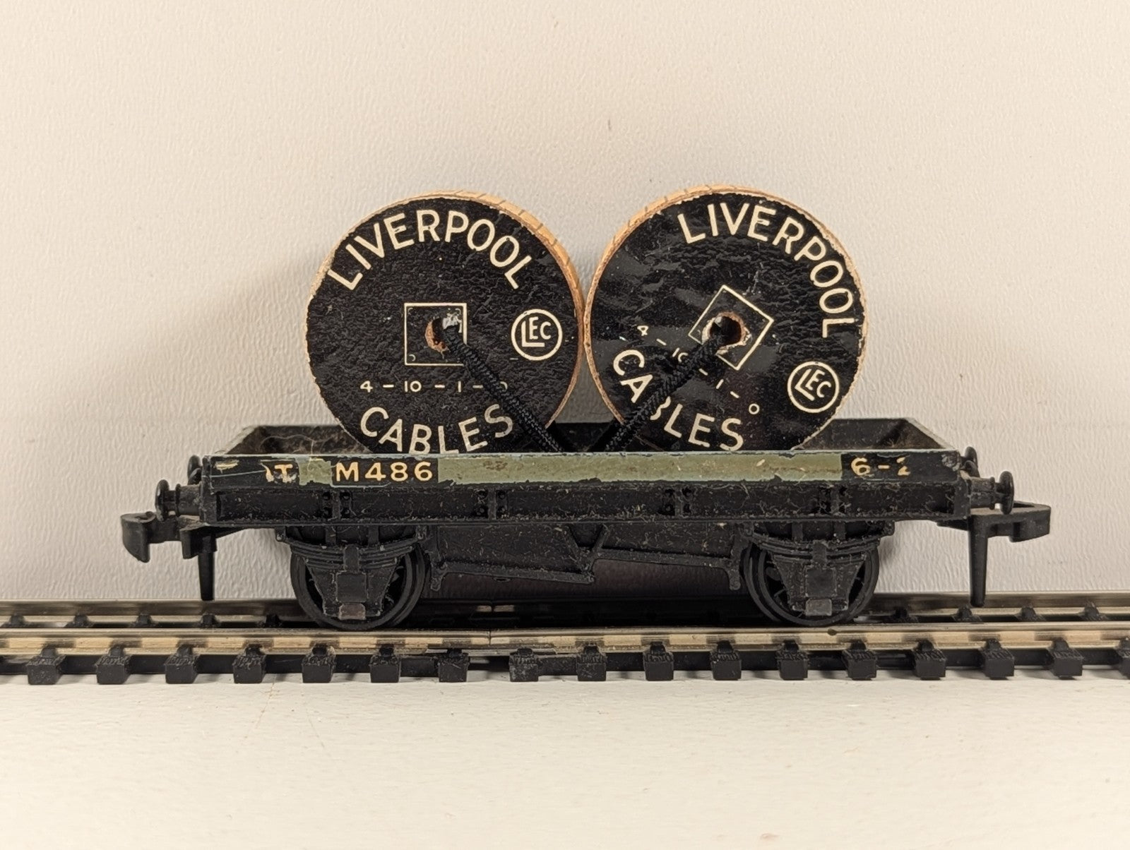 Hornby Dublo 32086 OO Gauge Grey D1 Low-Sided Wagon with Cable Drums - Boxed