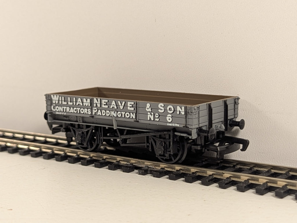 Replica Railways 13302 OO Gauge William Neave & Son 3 Plank Wagon - Boxed