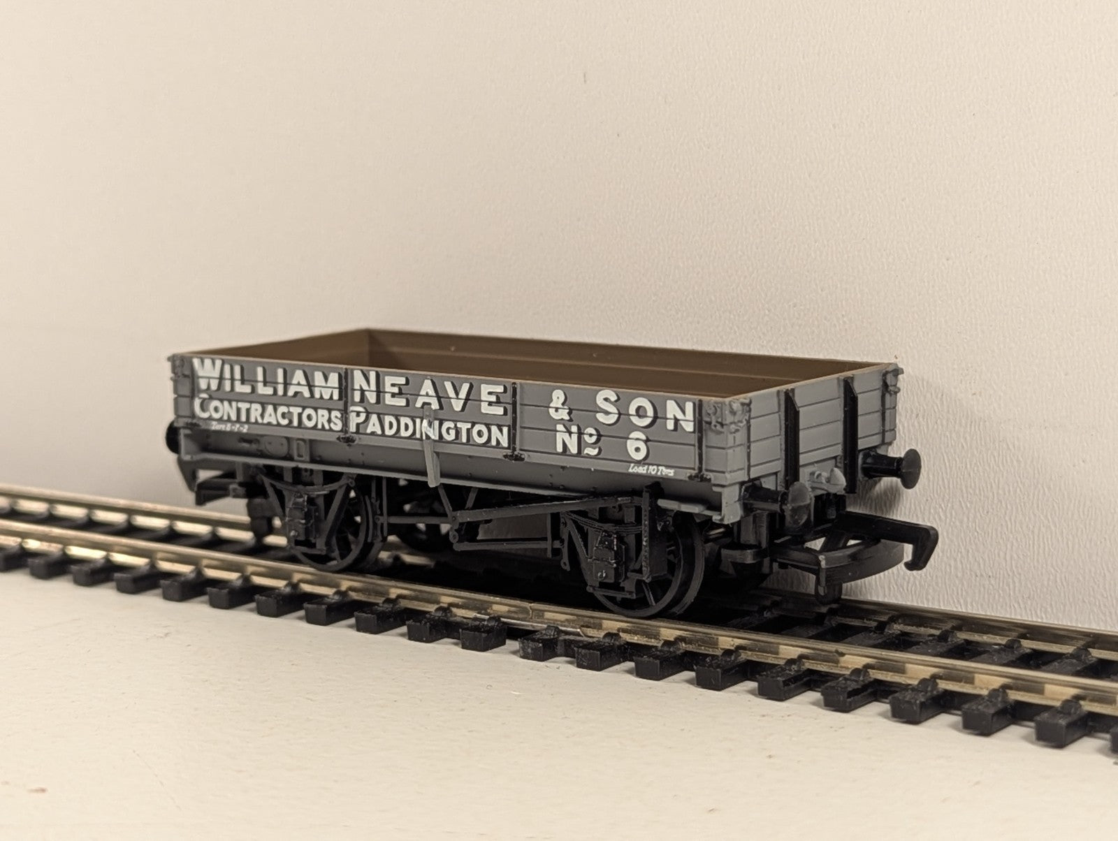 Replica Railways 13302 OO Gauge William Neave & Son 3 Plank Wagon - Boxed