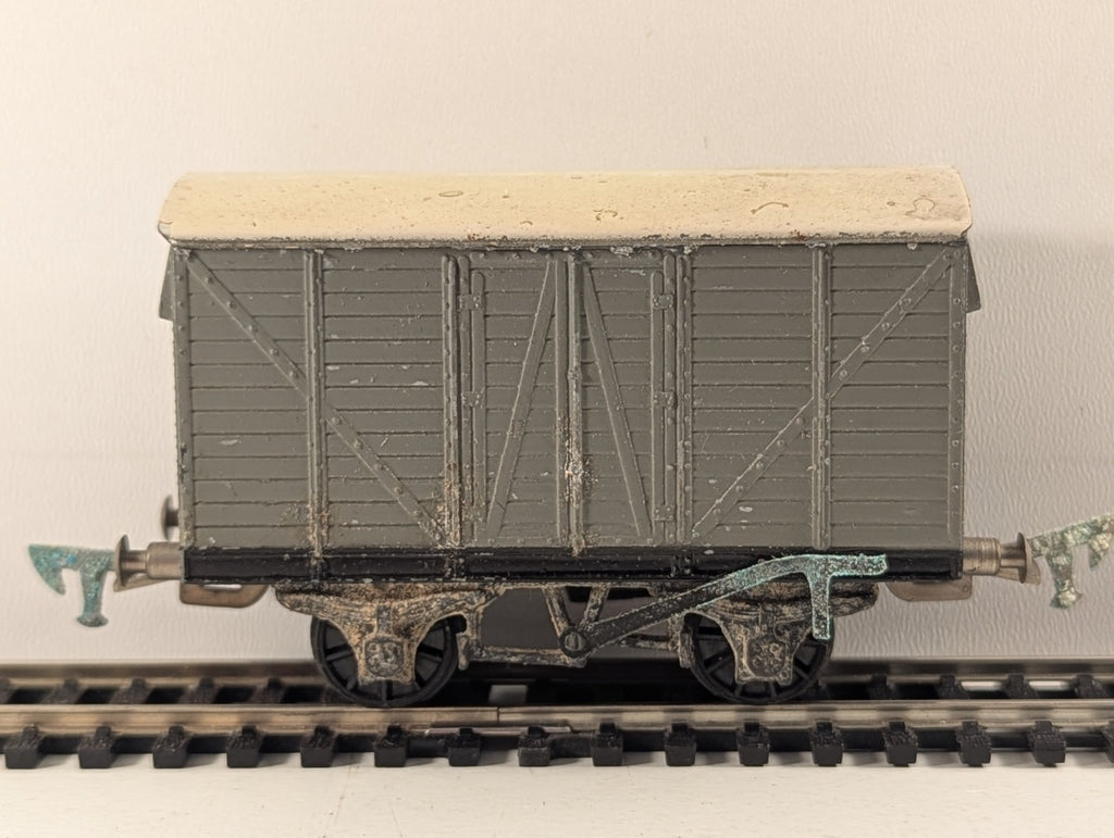 Graham Farish FormoVan Double Vent Goods Van