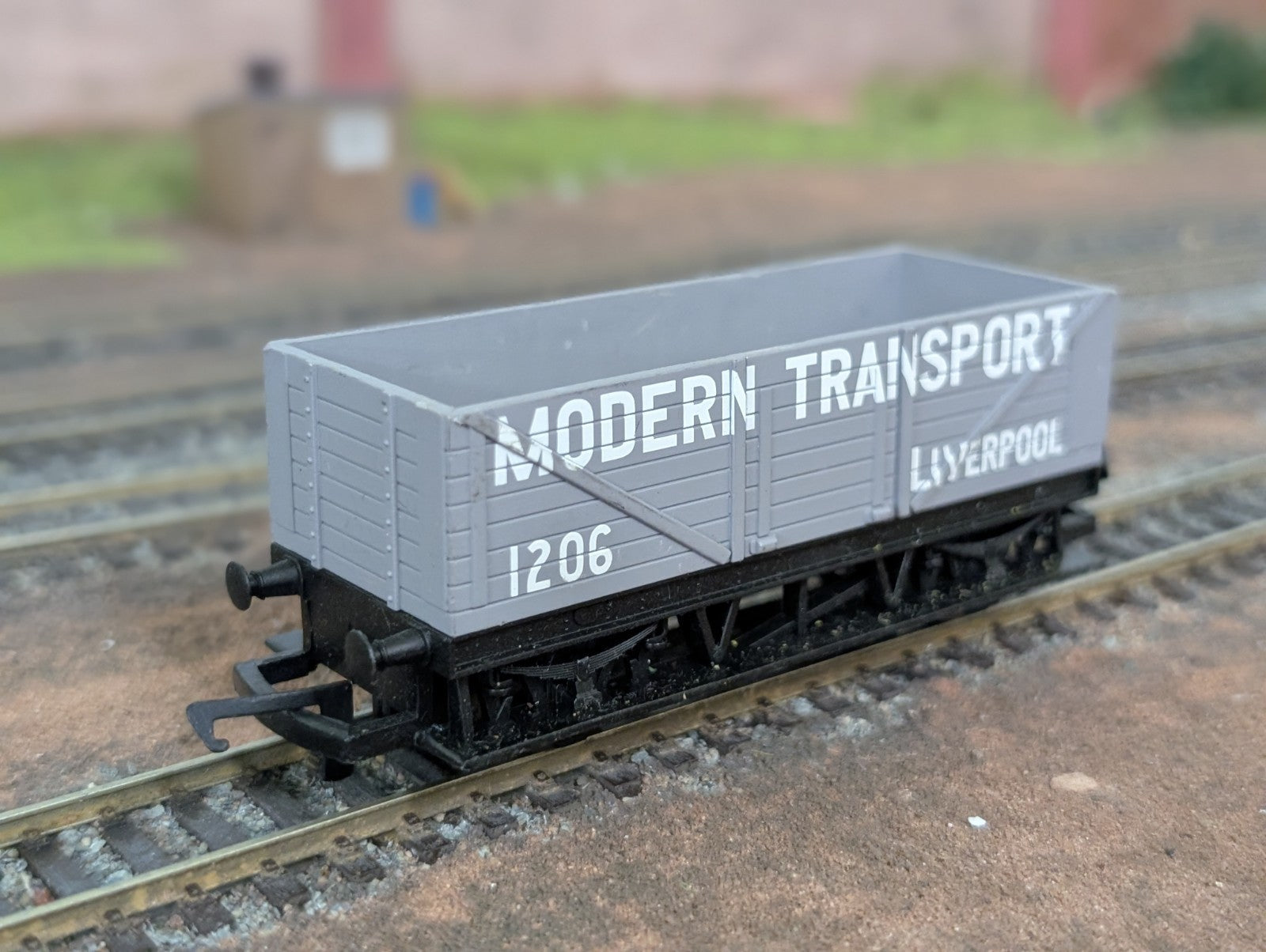 Hornby OO Gauge 8-Plank Open Wagon Modern Transport BR Grey