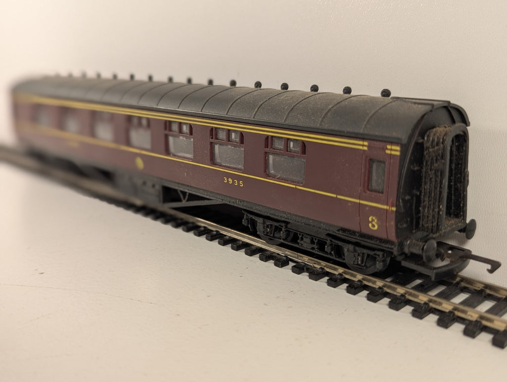 Hornby OO Gauge Class 92 Electric Locomotive Charles Dickens