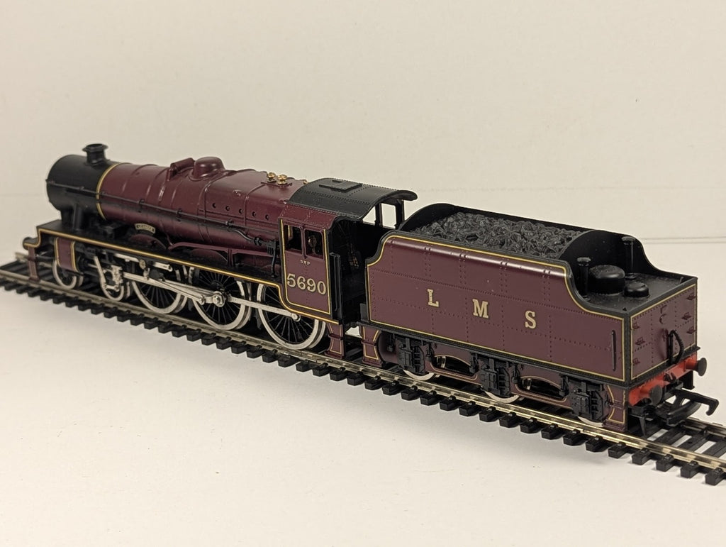 Mainline OO Gauge Jubilee Class 5XP 'Leander' Steam Locomotive 5690 LMS Crimson