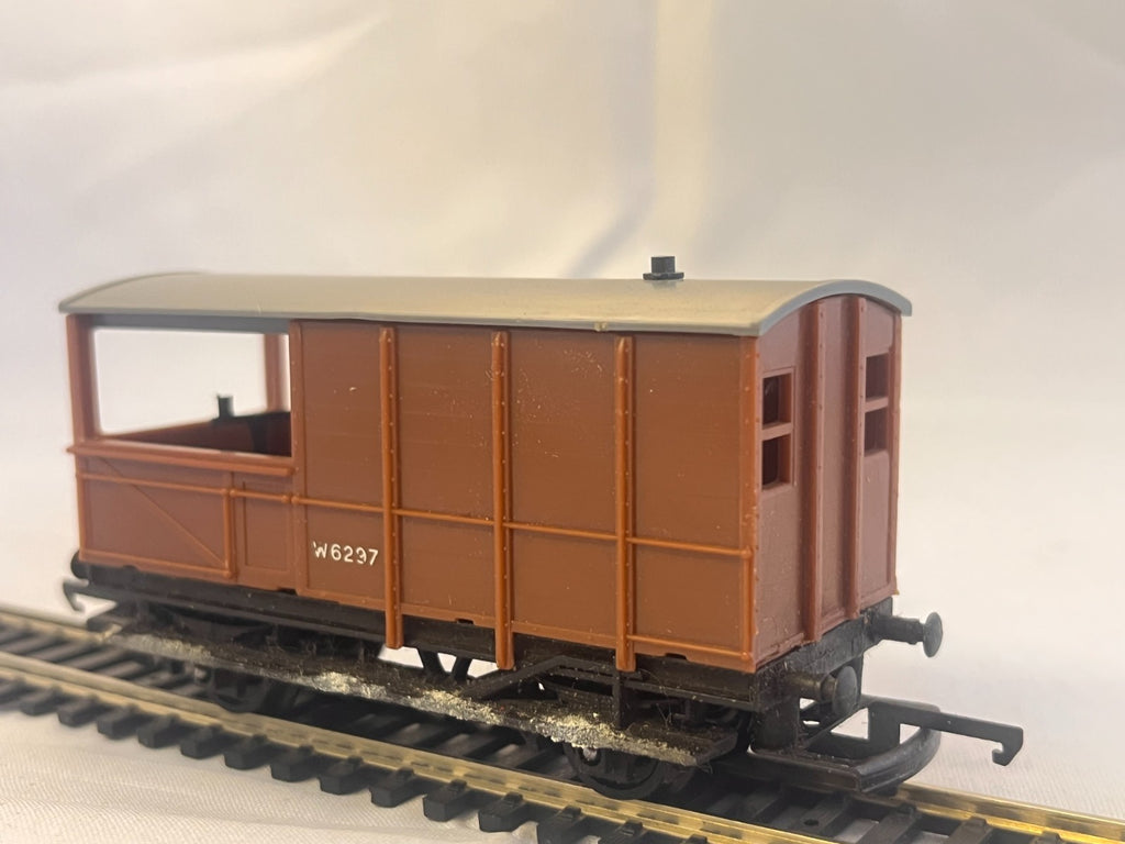 Tri-ang Railways R124 OO Gauge Brown Brake Van Boxed