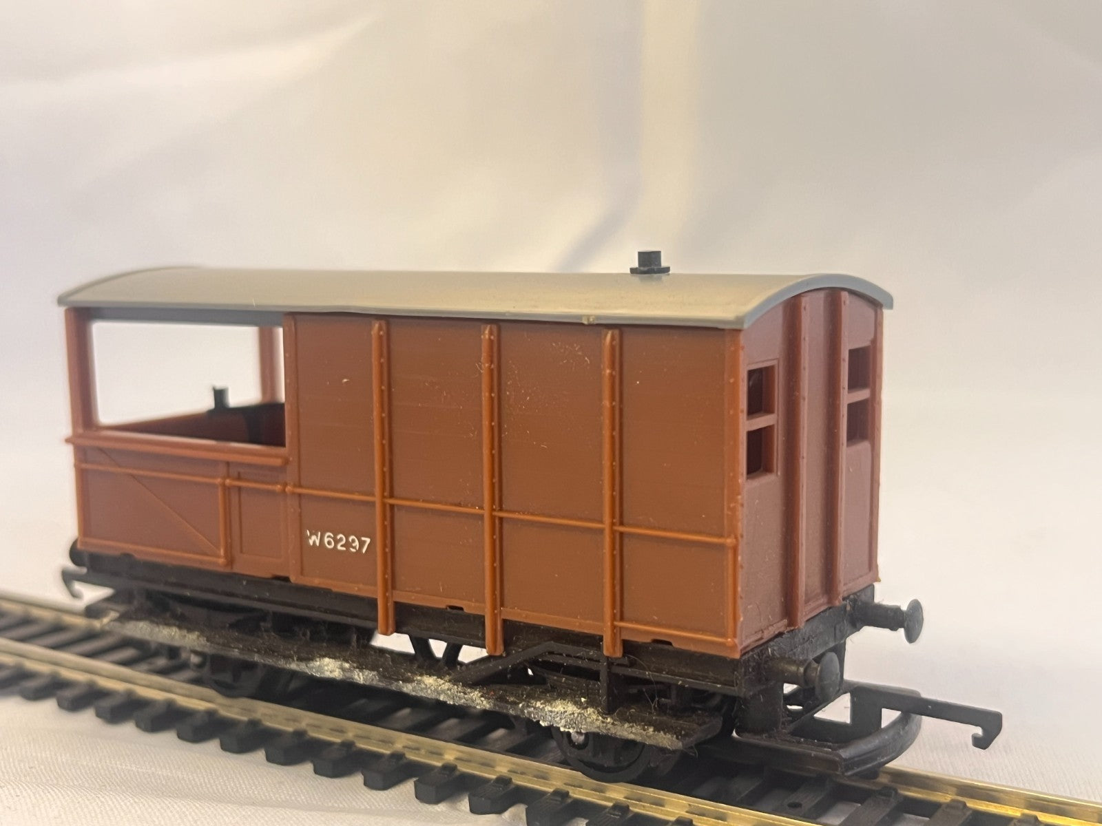 Tri-ang Railways R124 OO Gauge Brown Brake Van Boxed