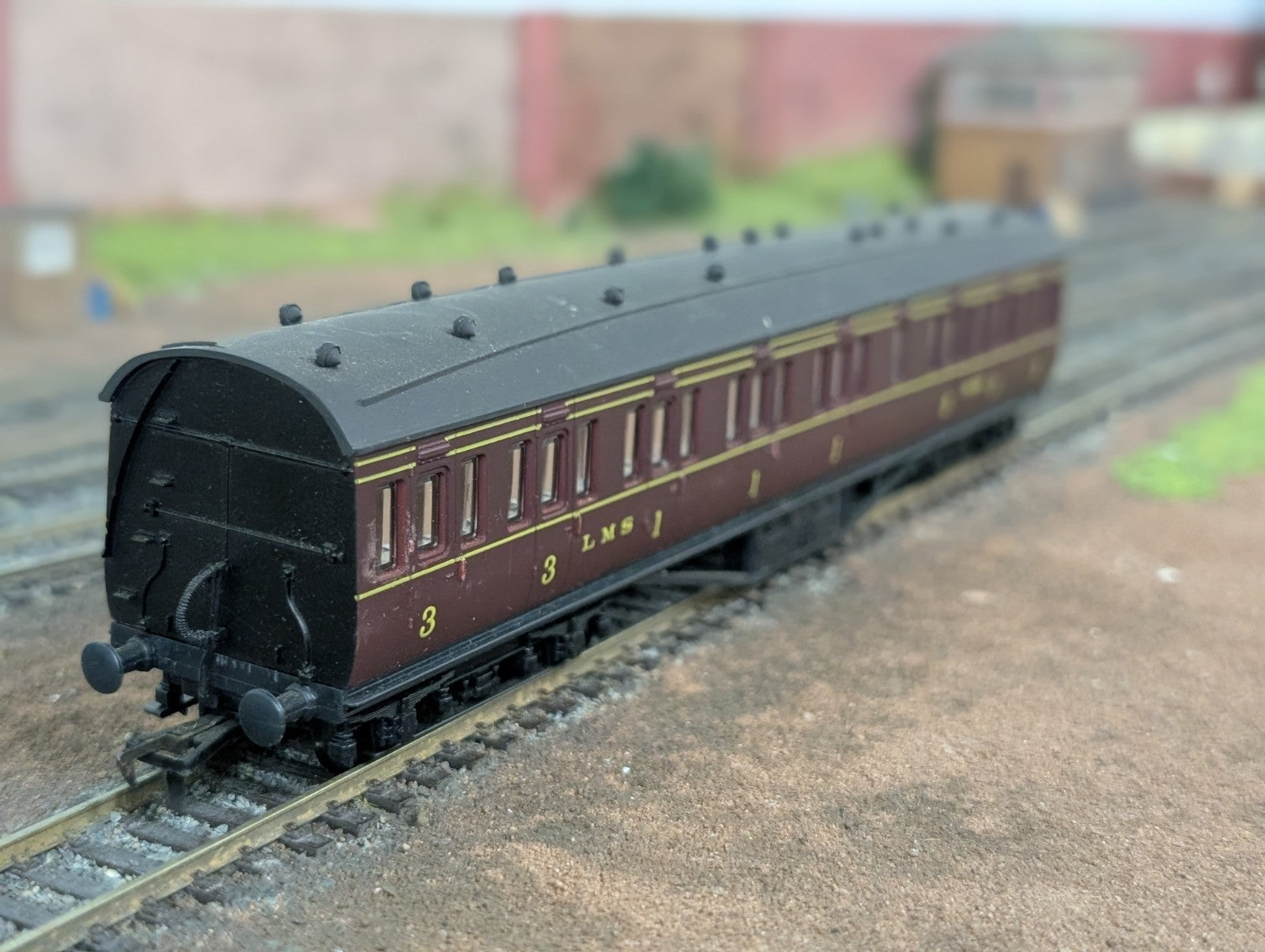 Airfix 57ft LAV Composite Non-Corridor Coach 19195