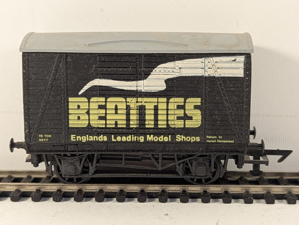 Graham Farish OO Gauge 12 Ton Ventilated Van Goods Wagon Beatties