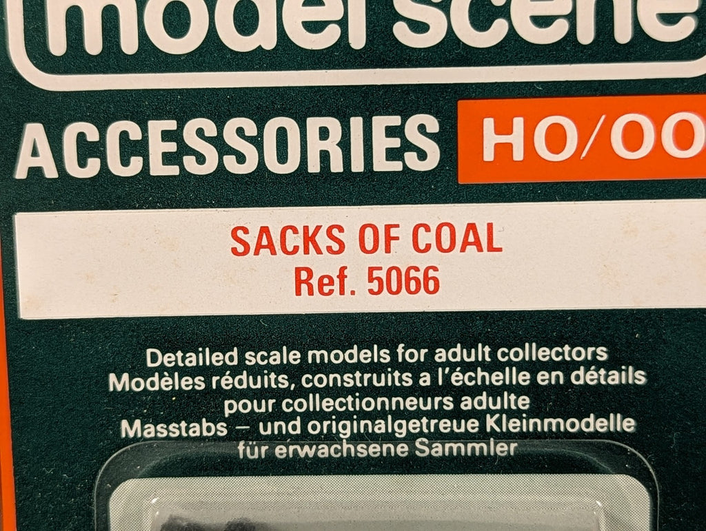 Model Scene HO/OO Sacks of Coal Scenic Accessories 5066