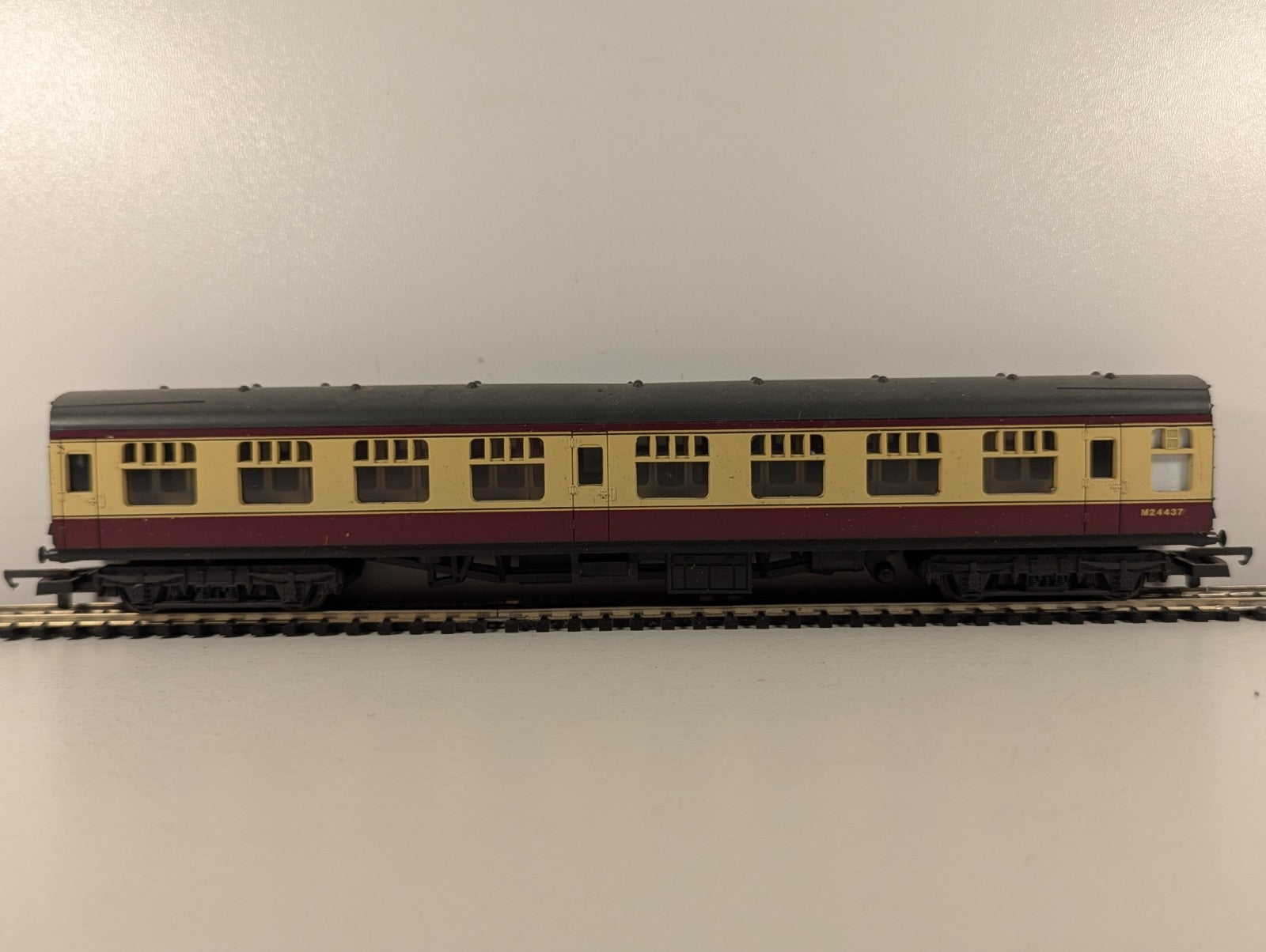 Lima OO Gauge LMS Stanier Corridor Composite Coach Passenger Coach