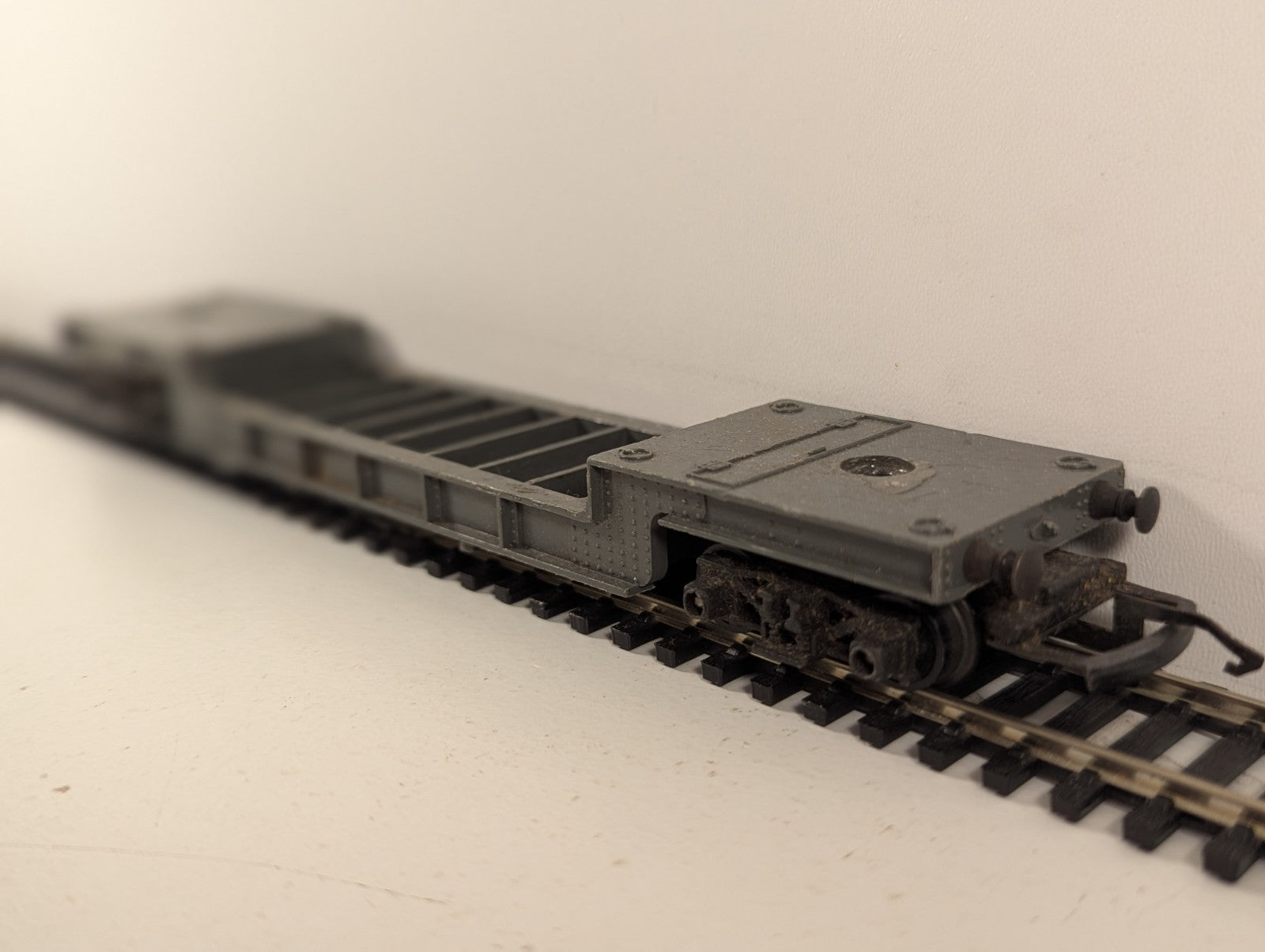 Tri-ang Railways R118 OO Gauge Bogie Well Wagon