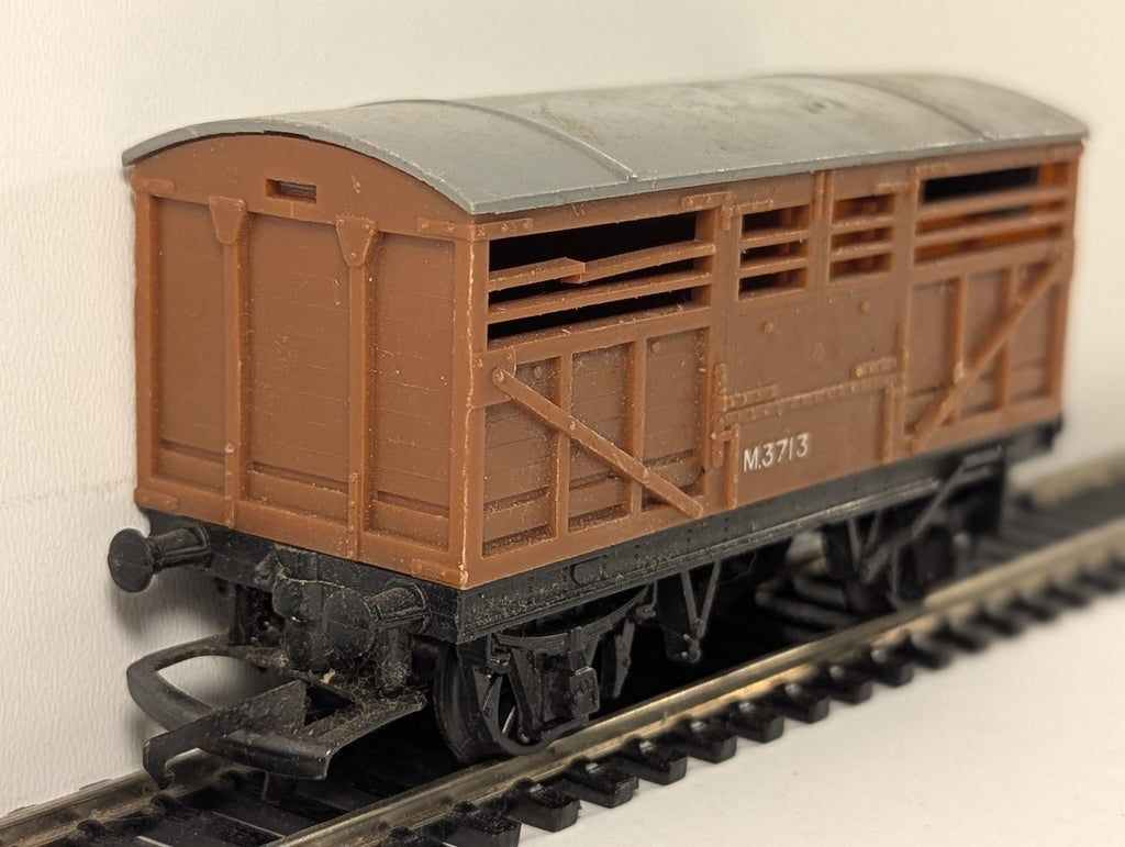 Tri-ang OO Gauge Cattle Wagon Goods Wagon M.3713 Brown R.12