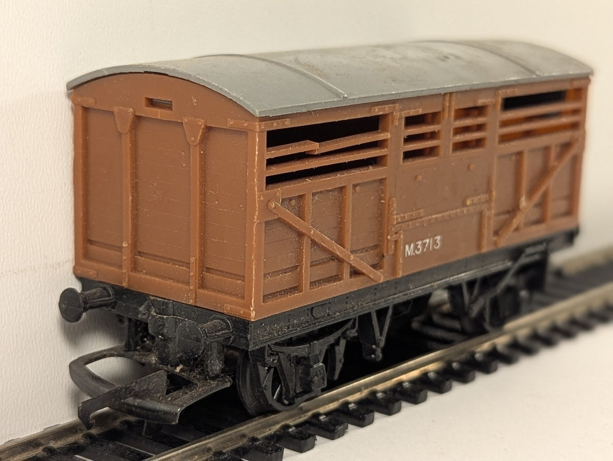 Tri-ang OO Gauge Cattle Wagon Goods Wagon M.3713 Brown R.12