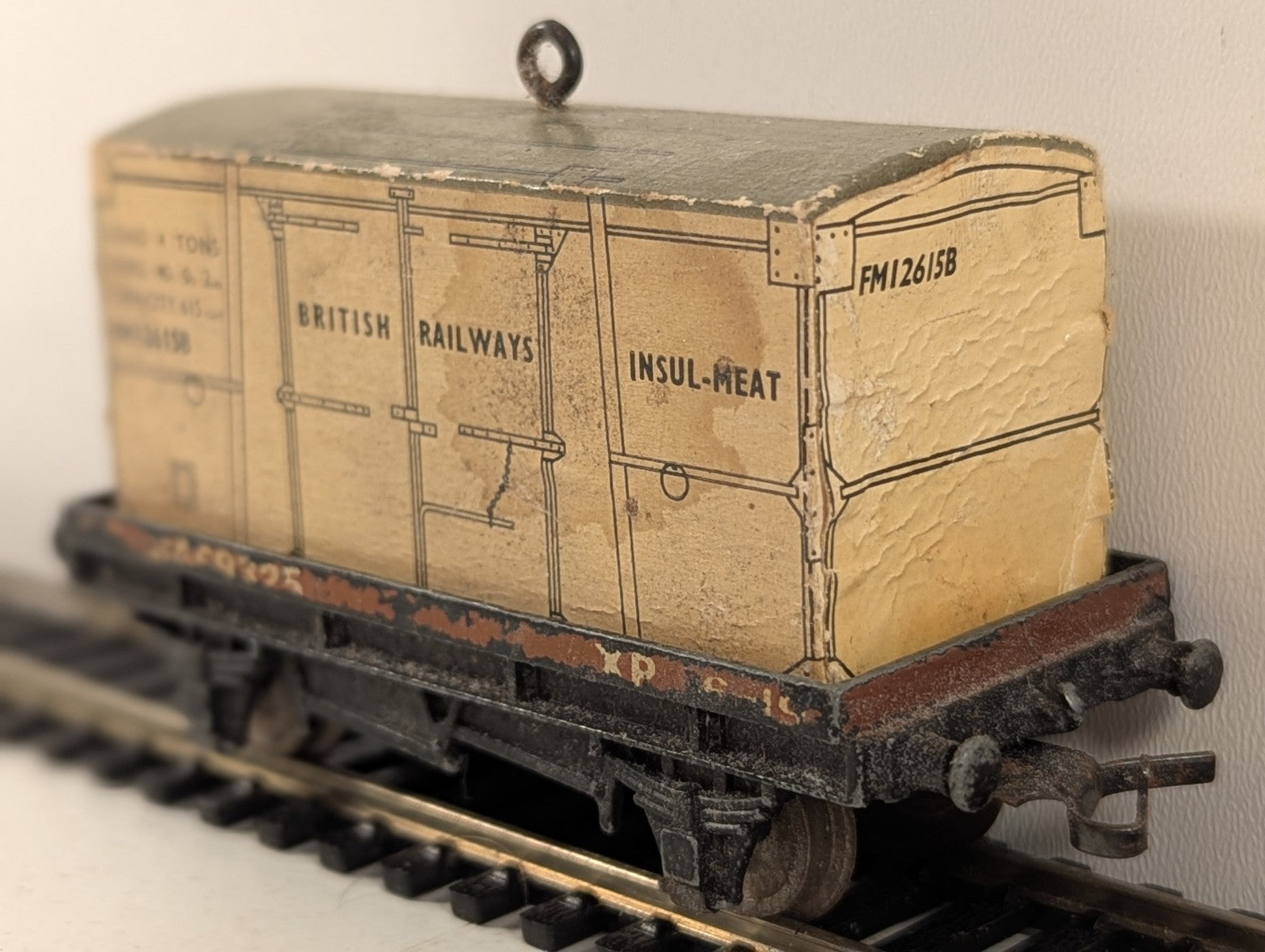 HornbyDublo 4648 Low-Sided Wagon with Detachable "Insul-Meat" Container OO Gauge