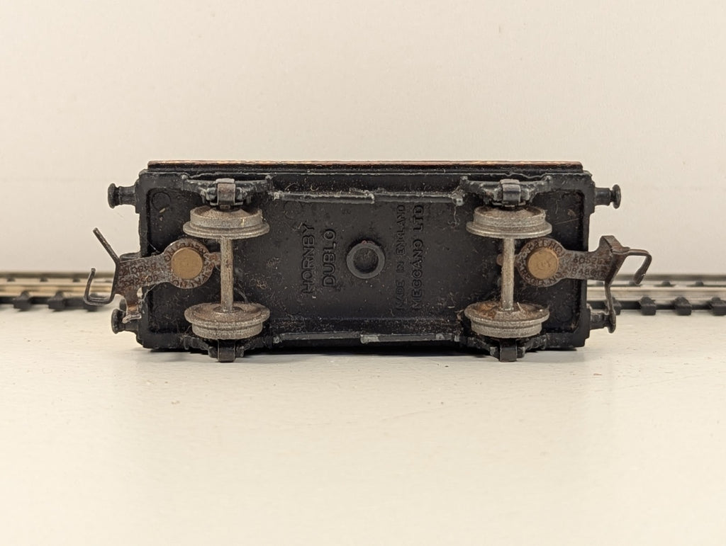 HornbyDublo 32088 OO Gauge Low-Sided Wagon with White Meat Container - Wrong Box