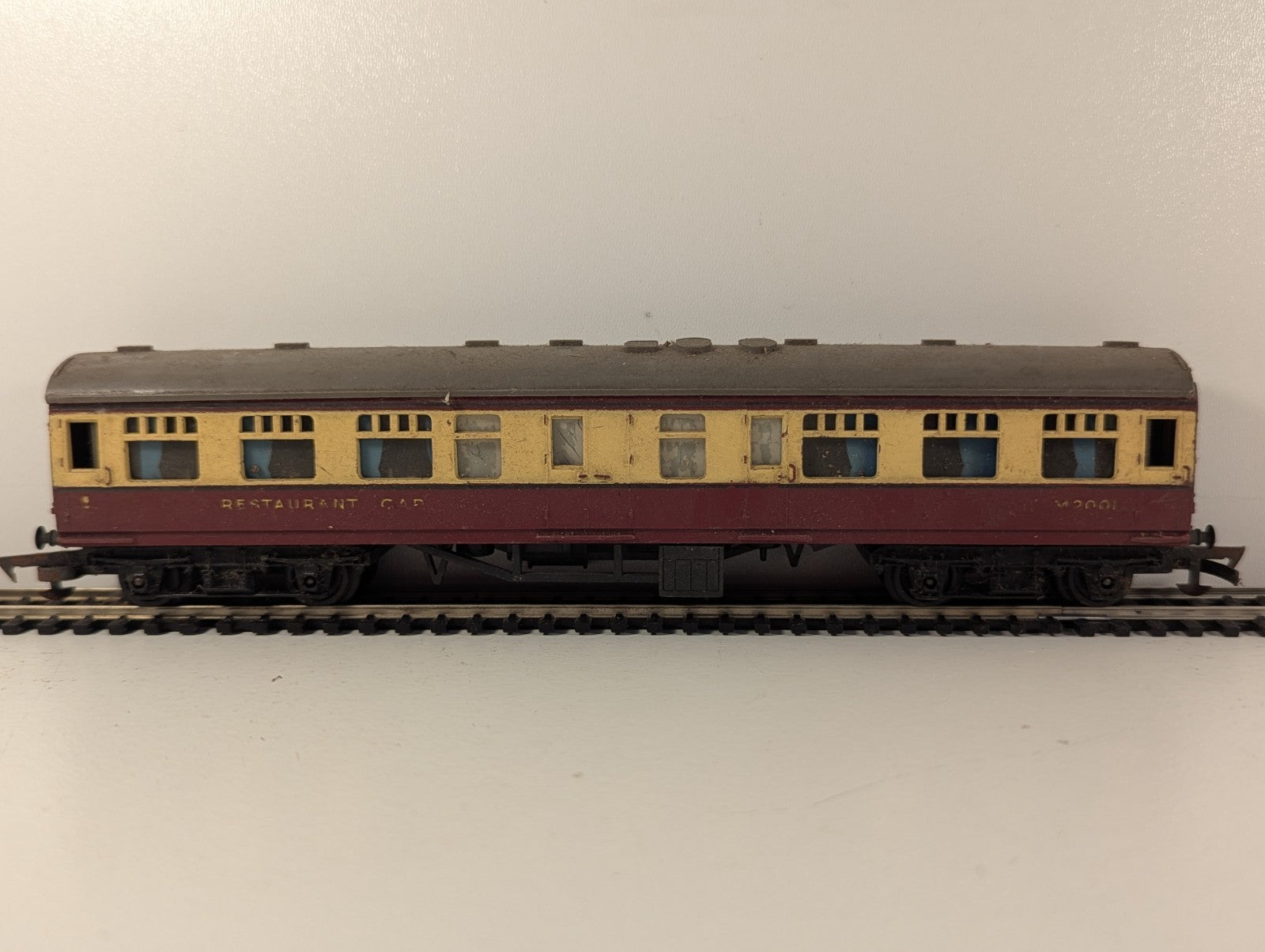 Tri-ang R224 BR Main Line Restaurant Car OO Gauge - Damaged Lettering