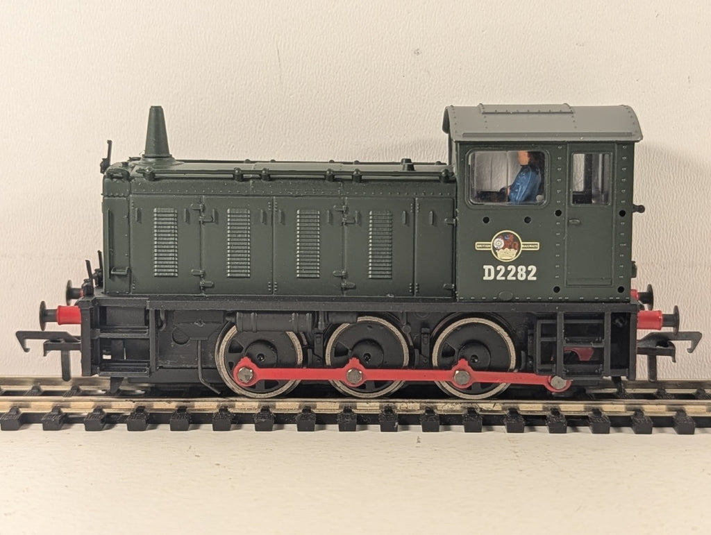 Bachmann OO Gauge Class 04 Diesel Shunter Locomotive D2282 BR Green