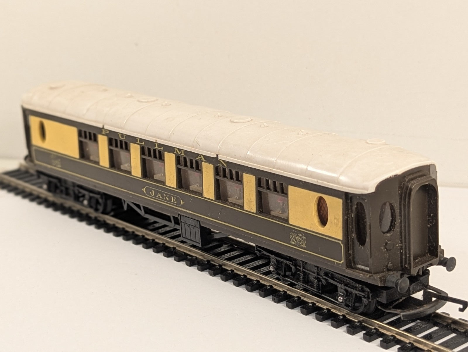 Tri-ang R228 OO Gauge Pullman Coach Jane