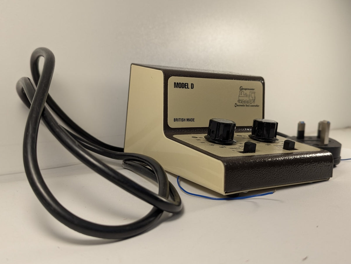 Gaugemaster Model D Twin Track Controller