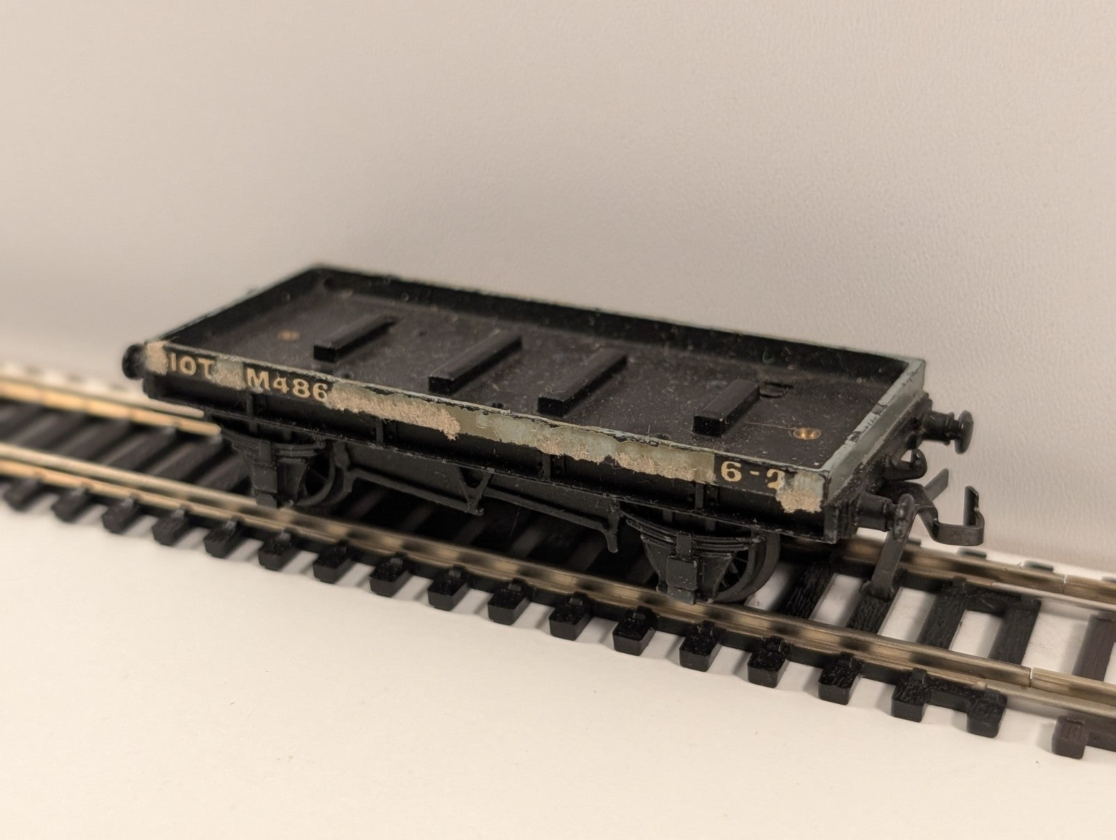 Hornby Dublo Flatbed Low-Sided Wagon – OO Gauge