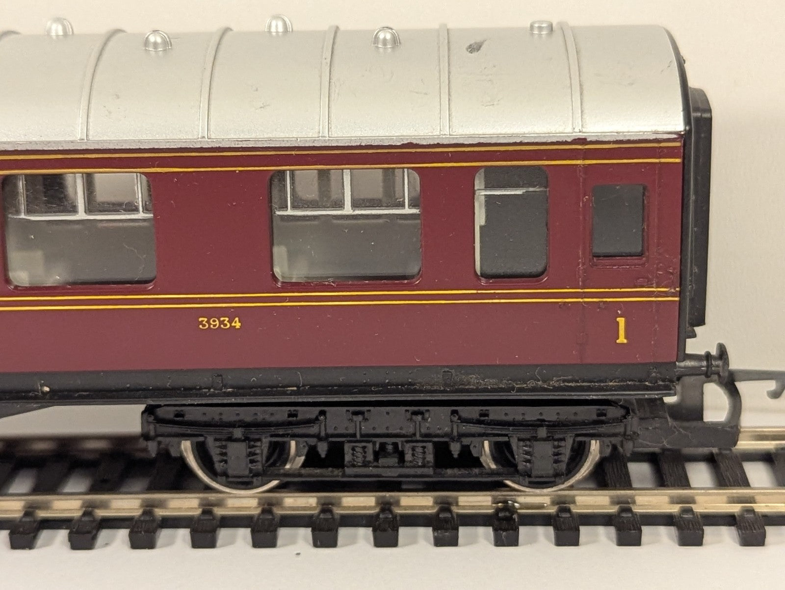 Hornby OO Gauge LMS Period III Corridor 3rd and 1st Class composite Coach