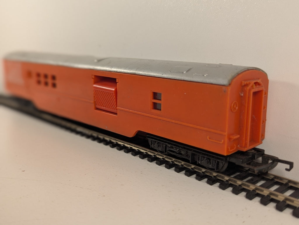 Tri-ang Hornby R401 Canadian Operating Mail Coach OO Gauge