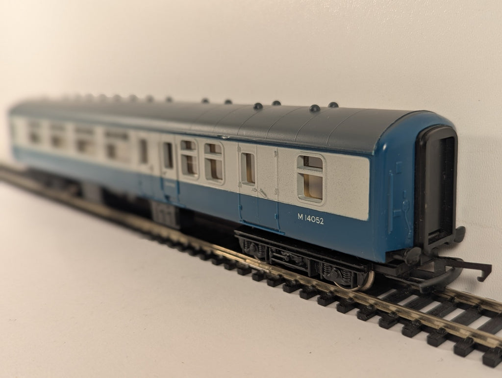 Hornby OO Gauge BR Mk1 Brake Corridor Composite (BCK) Passenger Coach M14052