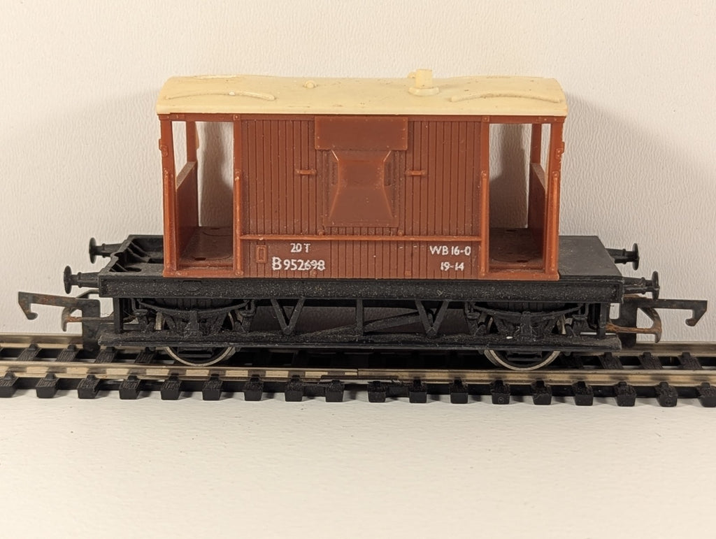 Tri-ang R016 BR 20-Ton Brake Van – OO Gauge