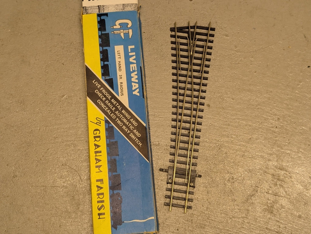 Graham Farish Liveway Left Hand 3ft. Radius Concealed Two Way Switch