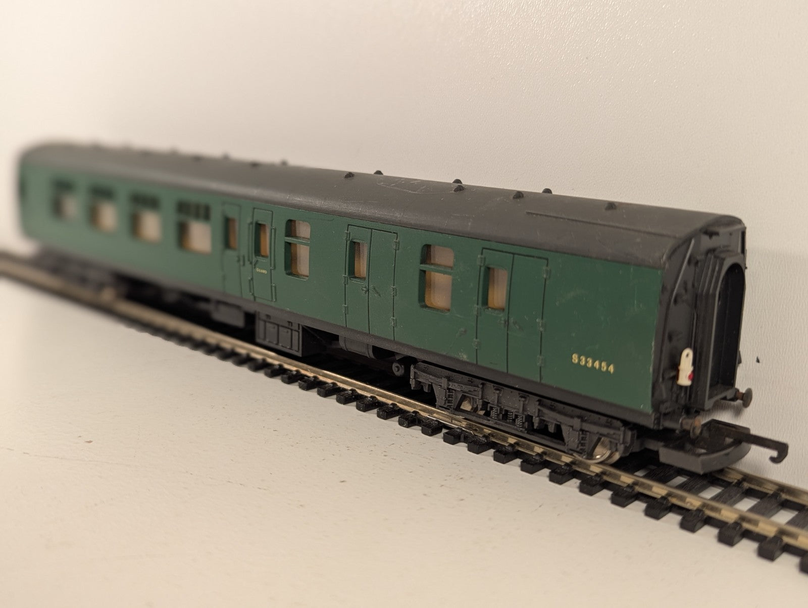 Lima 305334 OO Gauge Green British Rail Mk1 Brake Coach